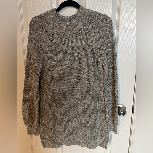 Roots Sweater - Picture 1 of 1